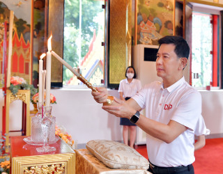 คณะผู้บริหารและเจ้าหน้าที่กรมทรัพย์สินทางปัญญาเข้าร่วมพิธีสวดมนต์และถวายสังฆทานเพื่อถวายเป็นพระราชกุศลแด่