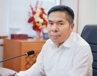 นายอาวุธ