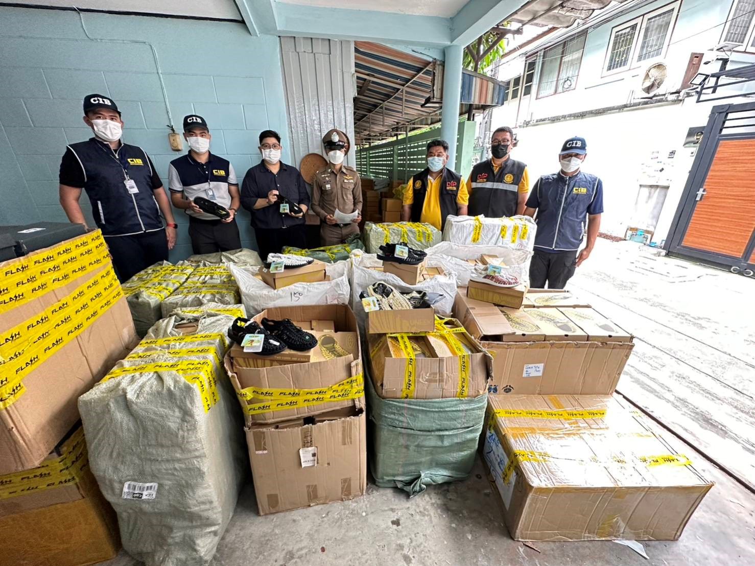การปราบปรามสินค้าละเมิดทรัพย์สินทางปัญญา