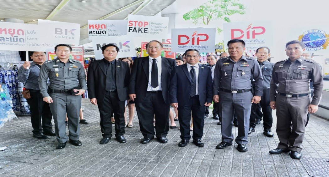 Organizing Campaign “NOT BUYING, NOT SELLING AND NOT USING IPR INFRINGING PRODUCTS” at MBK Mall Campaign “NOT BUYING, NOT SELLING AND NOT USING IPR INFRINGING PRODUCTS” at MBK Mall